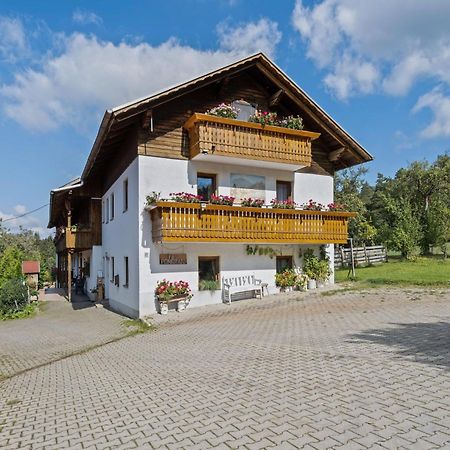Farmhouse In Neukirchen Near Heiligen Blut Neukirchen beim Heiligen Blut Exterior photo