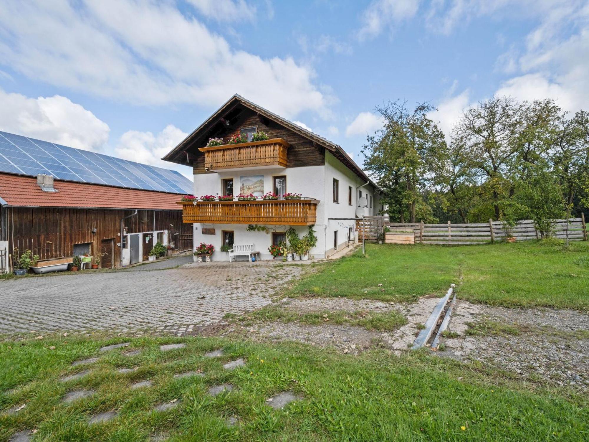 Farmhouse In Neukirchen Near Heiligen Blut Neukirchen beim Heiligen Blut Exterior photo